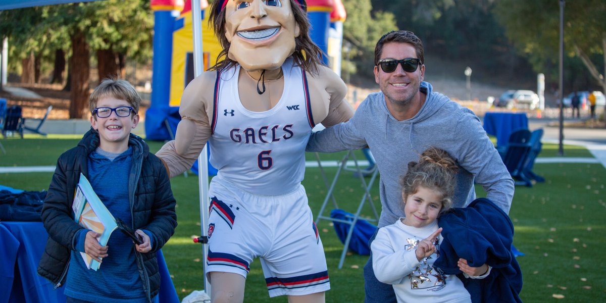 A family poses with the Gael mascot