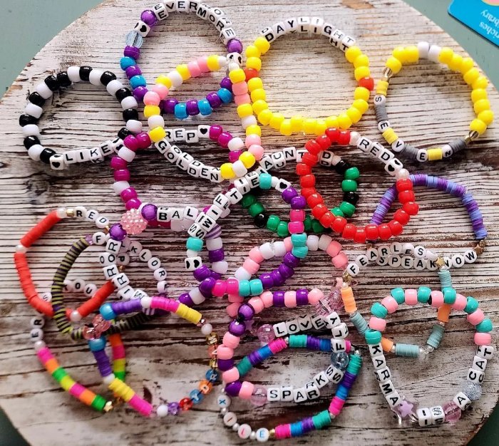 Making bracelets for Saturday! : r/WhenWeWereYoungFest