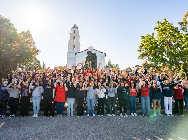 2500 x 1866 crop of Weekend of Welcome volunteers and RAs in front of the Chapel, August 2024