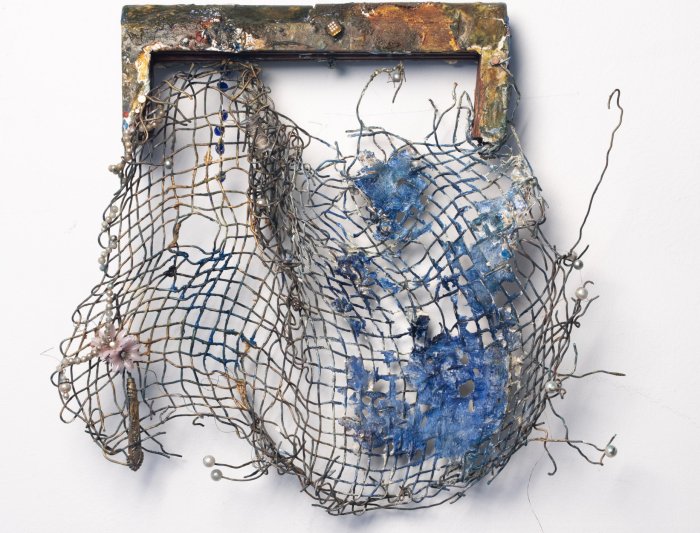 Sculptural work of a sea net titled Ossi di Seppia. 